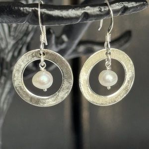 Brushed Circle Pearl Dangle Earrings 925SS